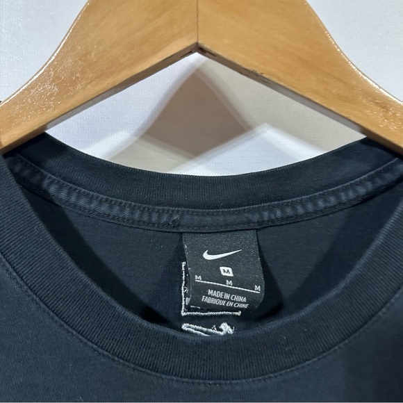 Nike basketball tee shirt - Picture 3 of 4